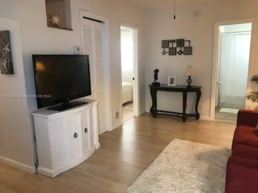 326 Wilson St 206, Hollywood, Florida 33019, 1 Bedroom Bedrooms, ,1 BathroomBathrooms,Residential,For Sale,326 Wilson St 206,A11524339