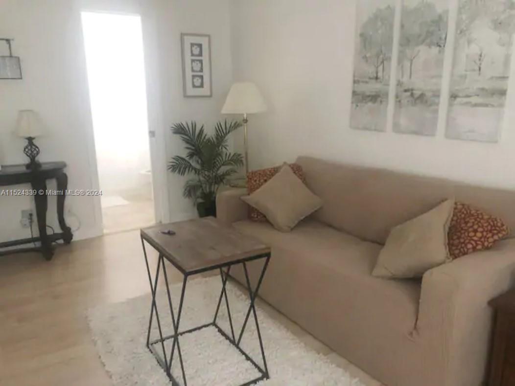 326 Wilson St 206, Hollywood, Florida 33019, 1 Bedroom Bedrooms, ,1 BathroomBathrooms,Residential,For Sale,326 Wilson St 206,A11524339