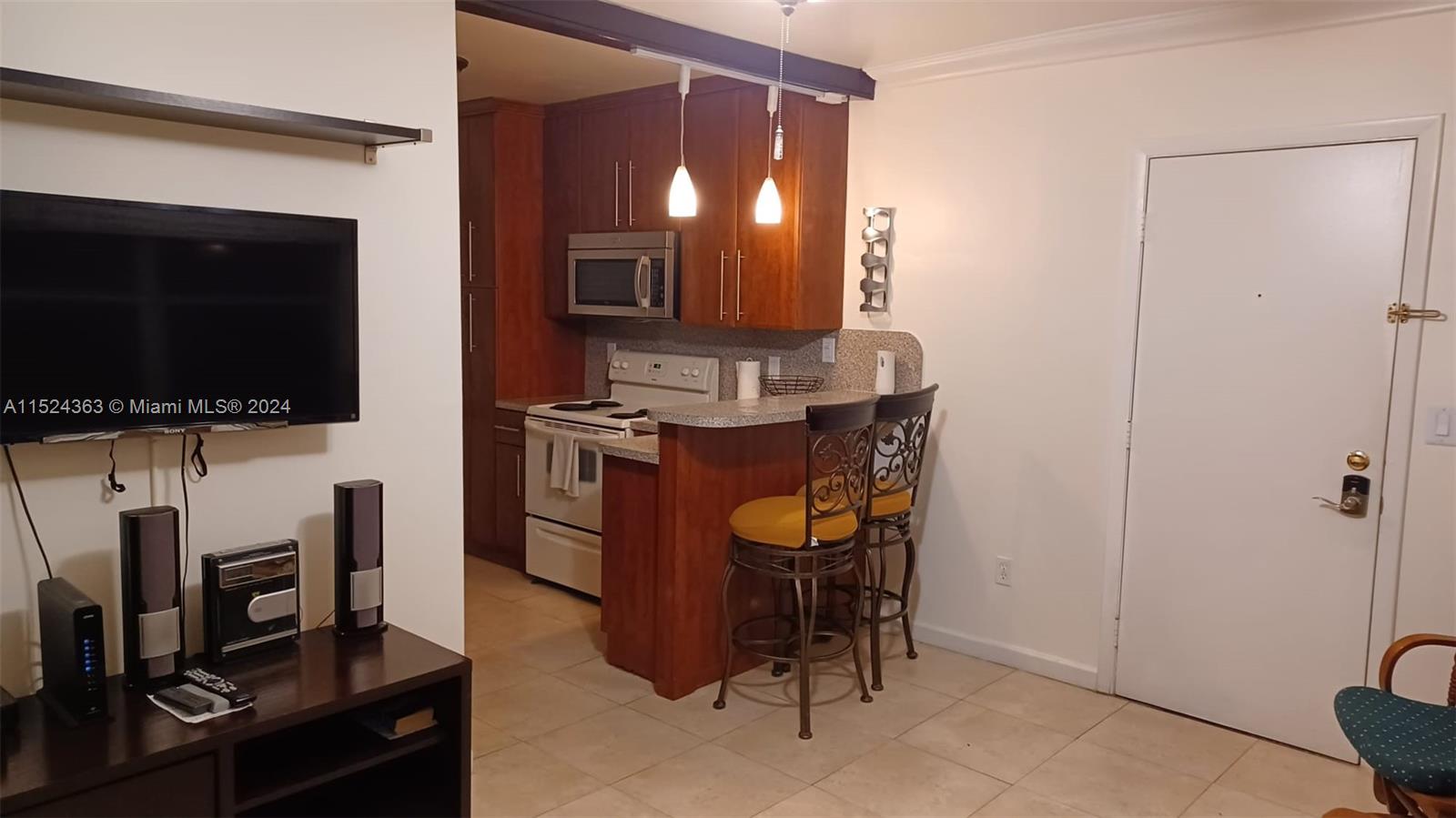 Hollywood, Florida 33019, 1 Bedroom Bedrooms, ,1 BathroomBathrooms,Residential,For Sale,A11524363