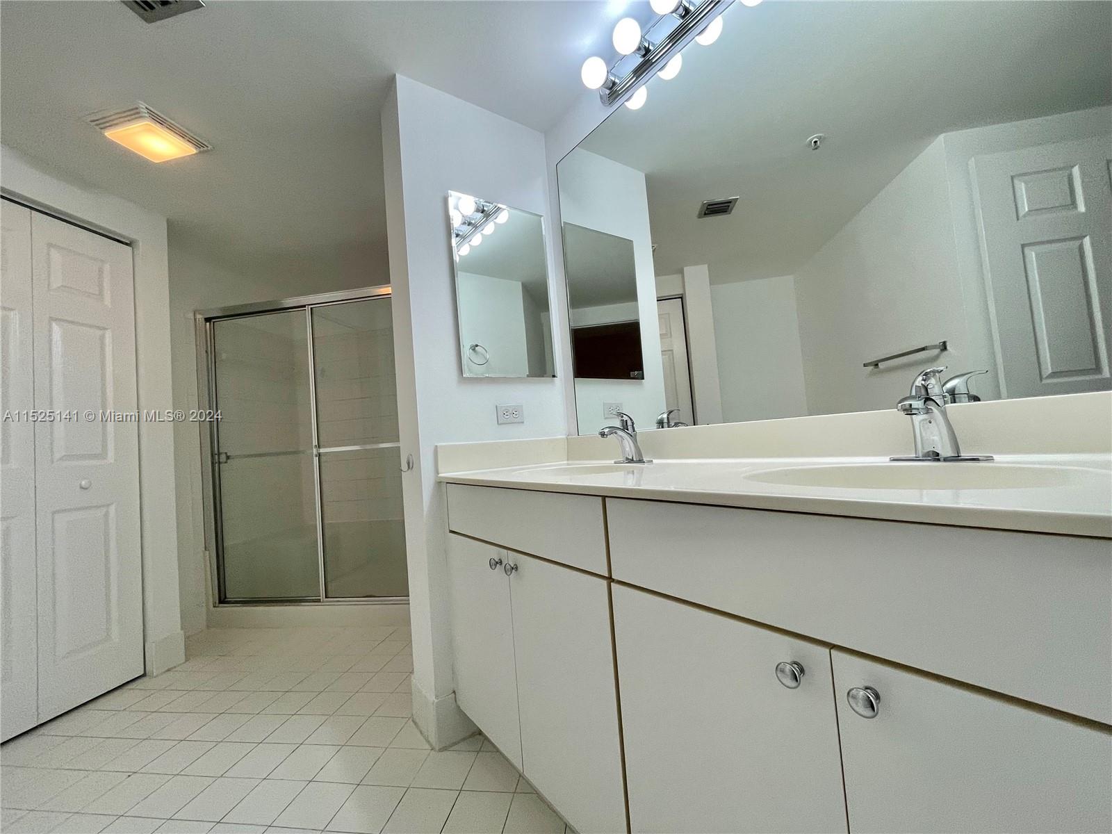 17100 N Bay Rd 1310, Sunny Isles Beach, Florida 33160, 2 Bedrooms Bedrooms, ,2 BathroomsBathrooms,Residentiallease,For Rent,17100 N Bay Rd 1310,A11525141