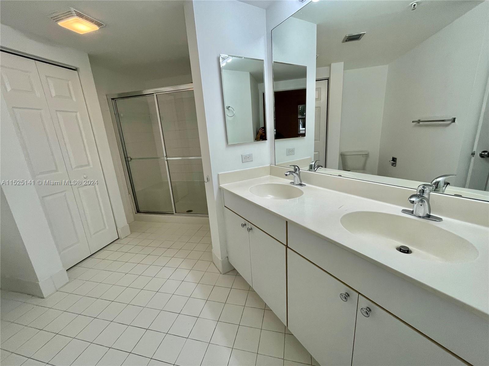 17100 N Bay Rd 1310, Sunny Isles Beach, Florida 33160, 2 Bedrooms Bedrooms, ,2 BathroomsBathrooms,Residentiallease,For Rent,17100 N Bay Rd 1310,A11525141