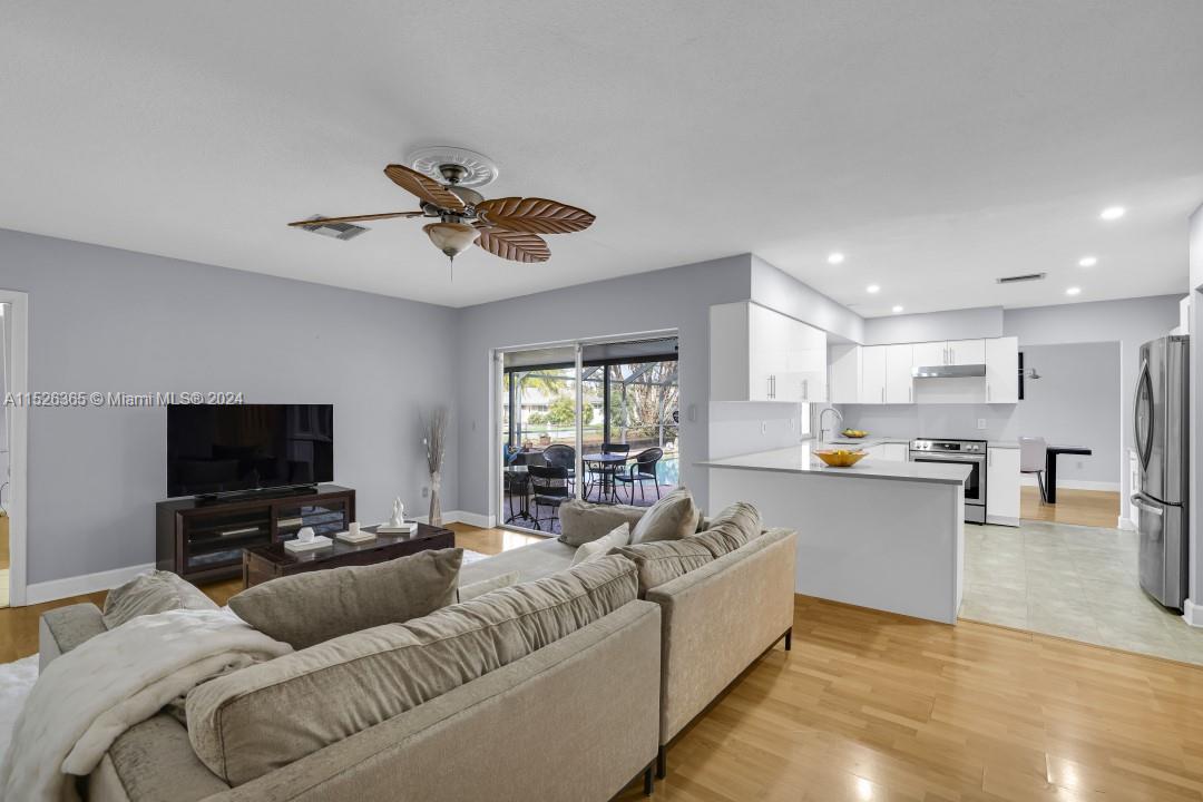 215 SE 1st Ter, Dania Beach, Florida 33004, 3 Bedrooms Bedrooms, ,3 BathroomsBathrooms,Residential,For Sale,215 SE 1st Ter,A11526365