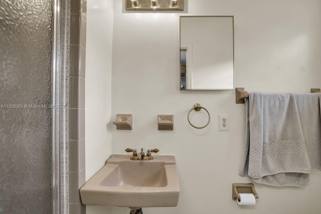 215 SE 1st Ter, Dania Beach, Florida 33004, 3 Bedrooms Bedrooms, ,3 BathroomsBathrooms,Residential,For Sale,215 SE 1st Ter,A11526365