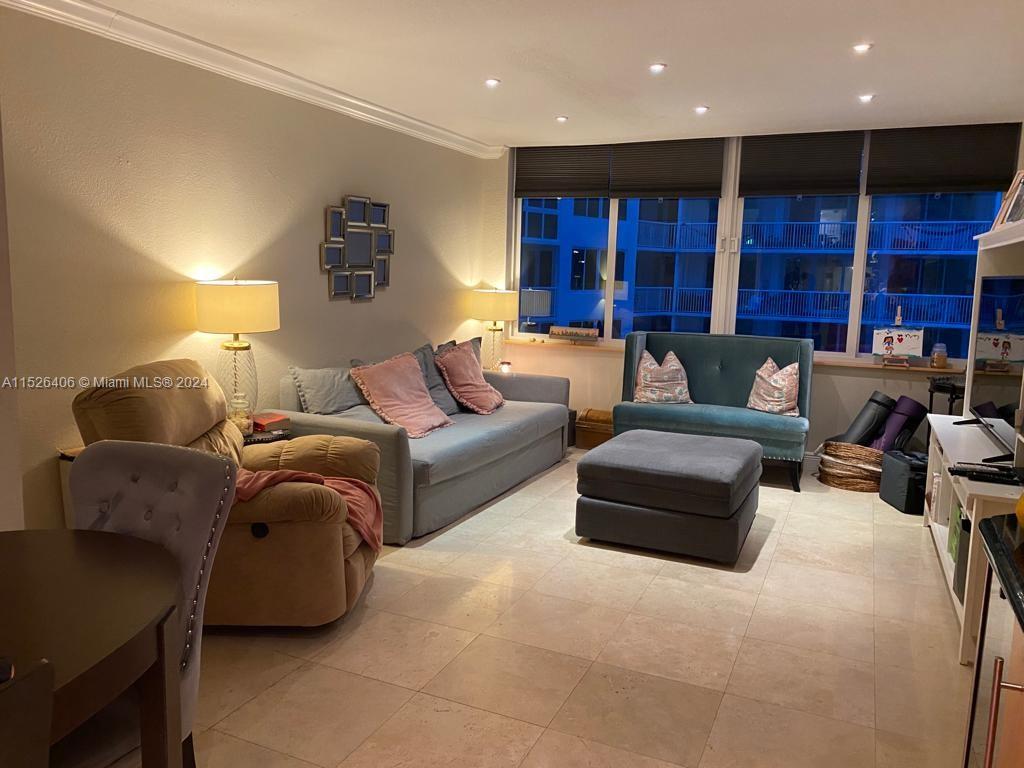 5401 Collins Ave 339, Miami Beach, Florida 33140, 1 Bedroom Bedrooms, ,1 BathroomBathrooms,Residential,For Sale,5401 Collins Ave 339,A11526406