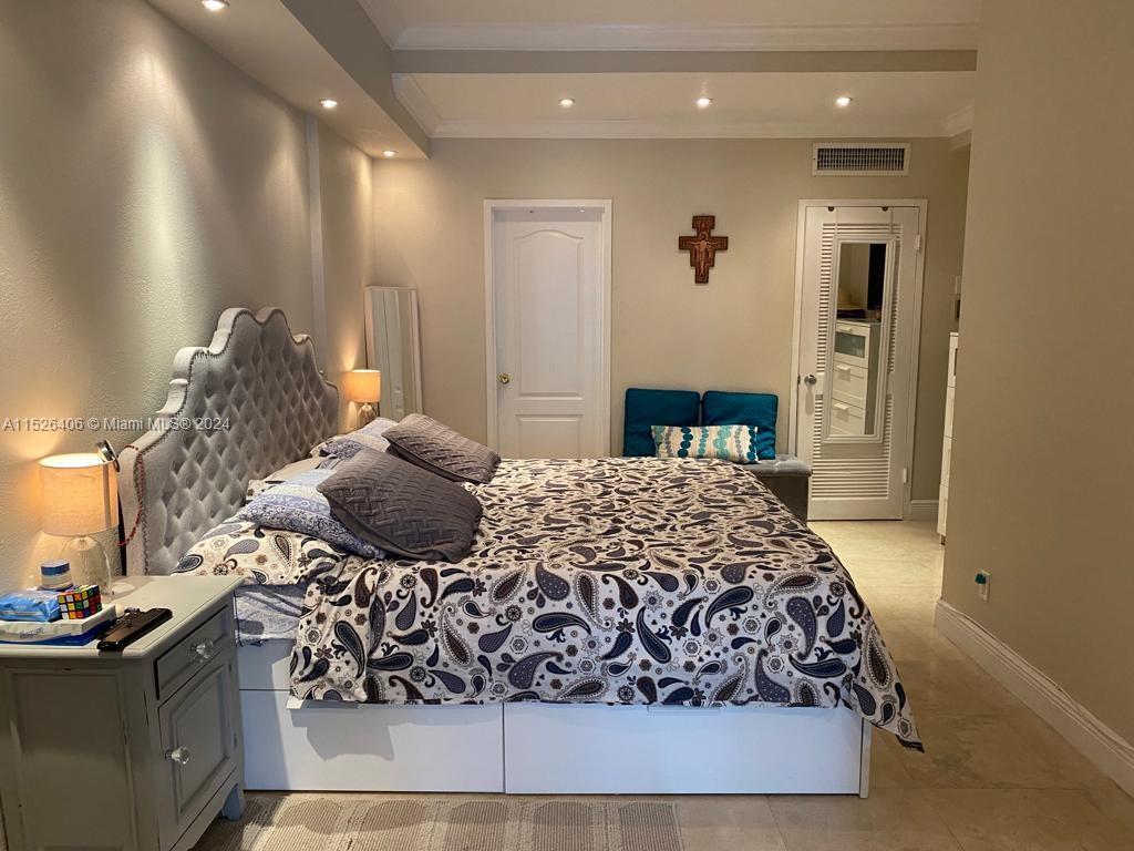 5401 Collins Ave 339, Miami Beach, Florida 33140, 1 Bedroom Bedrooms, ,1 BathroomBathrooms,Residential,For Sale,5401 Collins Ave 339,A11526406