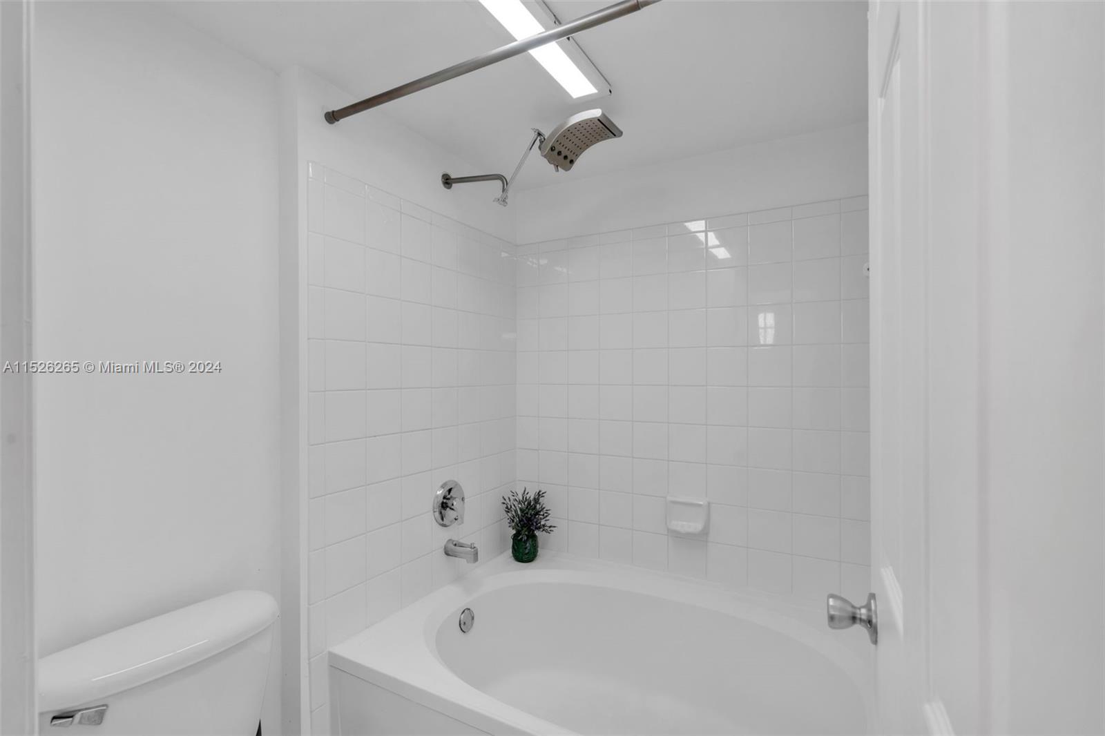 2921 NE 185th St 1203, Aventura, Florida 33180, 2 Bedrooms Bedrooms, ,2 BathroomsBathrooms,Residential,For Sale,2921 NE 185th St 1203,A11526265