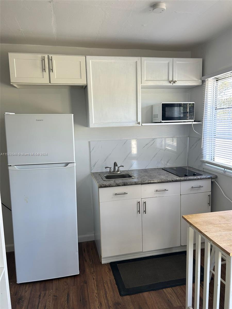 36 Coconut Ave, Hallandale Beach, FL, 33009 United States, 3 Bedrooms Bedrooms, ,3 BathroomsBathrooms,Residential,For Sale,Ave,A11522048