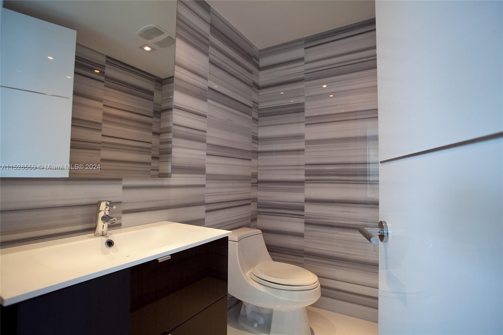 300 S Pointe Dr 806, Miami Beach, Florida 33139, 1 Bedroom Bedrooms, ,1 BathroomBathrooms,Residential,For Sale,300 S Pointe Dr 806,A11526559