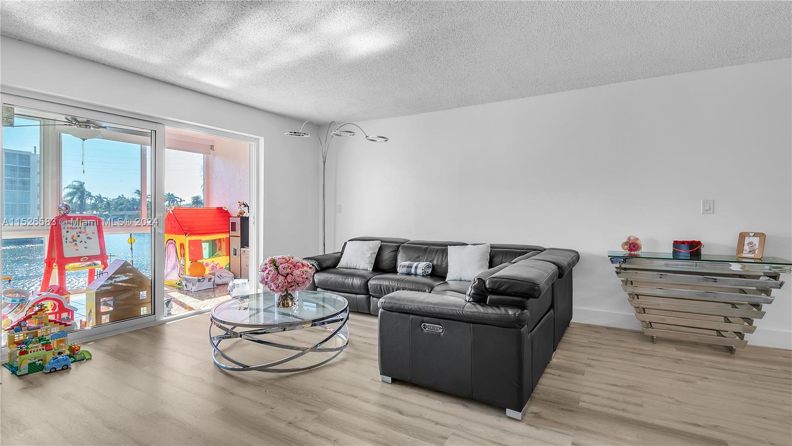 311 SE 3rd St 206, Dania Beach, Florida 33004, 2 Bedrooms Bedrooms, ,2 BathroomsBathrooms,Residential,For Sale,311 SE 3rd St 206,A11526583