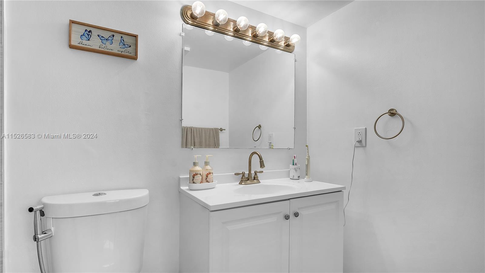 311 SE 3rd St 206, Dania Beach, Florida 33004, 2 Bedrooms Bedrooms, ,2 BathroomsBathrooms,Residential,For Sale,311 SE 3rd St 206,A11526583