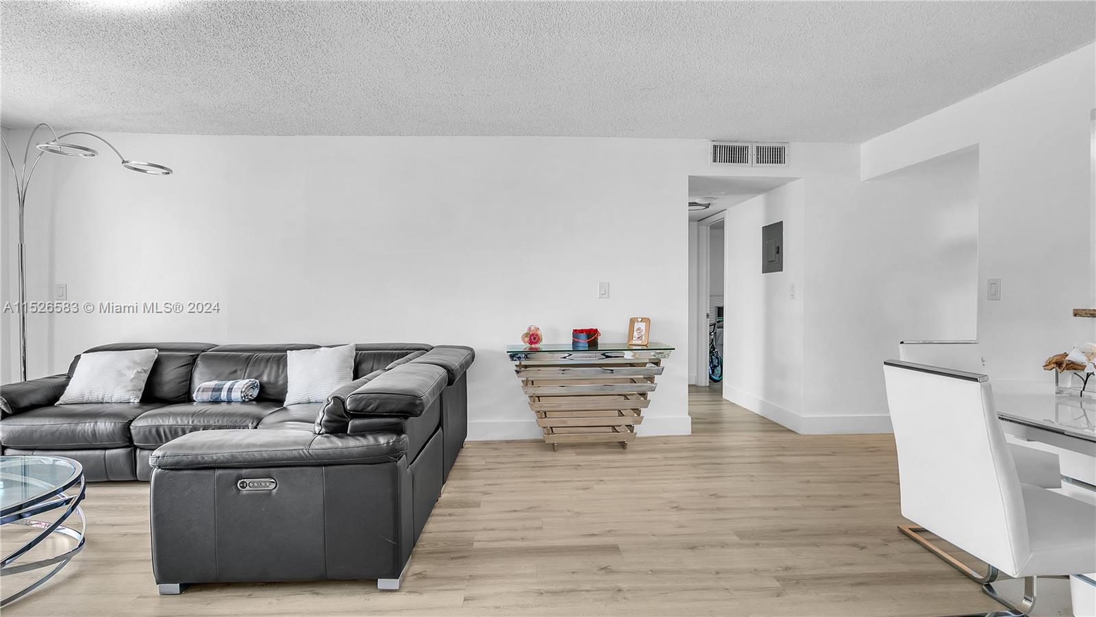 311 SE 3rd St 206, Dania Beach, Florida 33004, 2 Bedrooms Bedrooms, ,2 BathroomsBathrooms,Residential,For Sale,311 SE 3rd St 206,A11526583