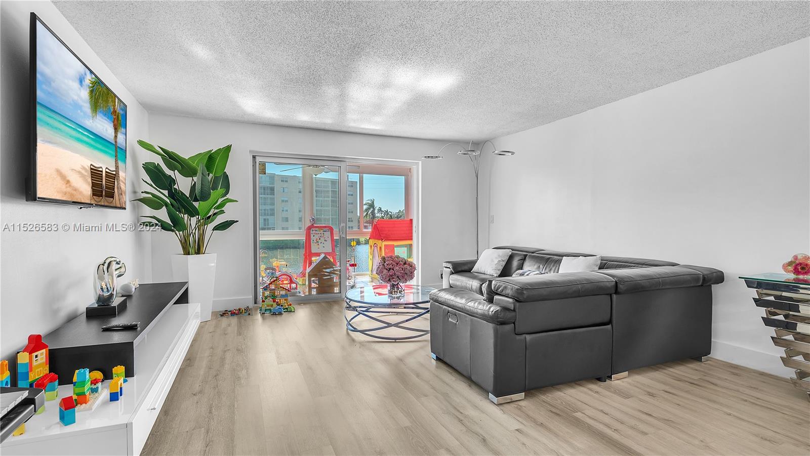 311 SE 3rd St 206, Dania Beach, Florida 33004, 2 Bedrooms Bedrooms, ,2 BathroomsBathrooms,Residential,For Sale,311 SE 3rd St 206,A11526583