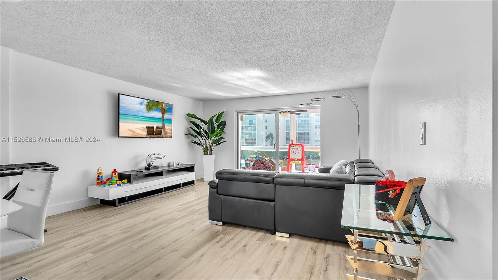 311 SE 3rd St 206, Dania Beach, Florida 33004, 2 Bedrooms Bedrooms, ,2 BathroomsBathrooms,Residential,For Sale,311 SE 3rd St 206,A11526583