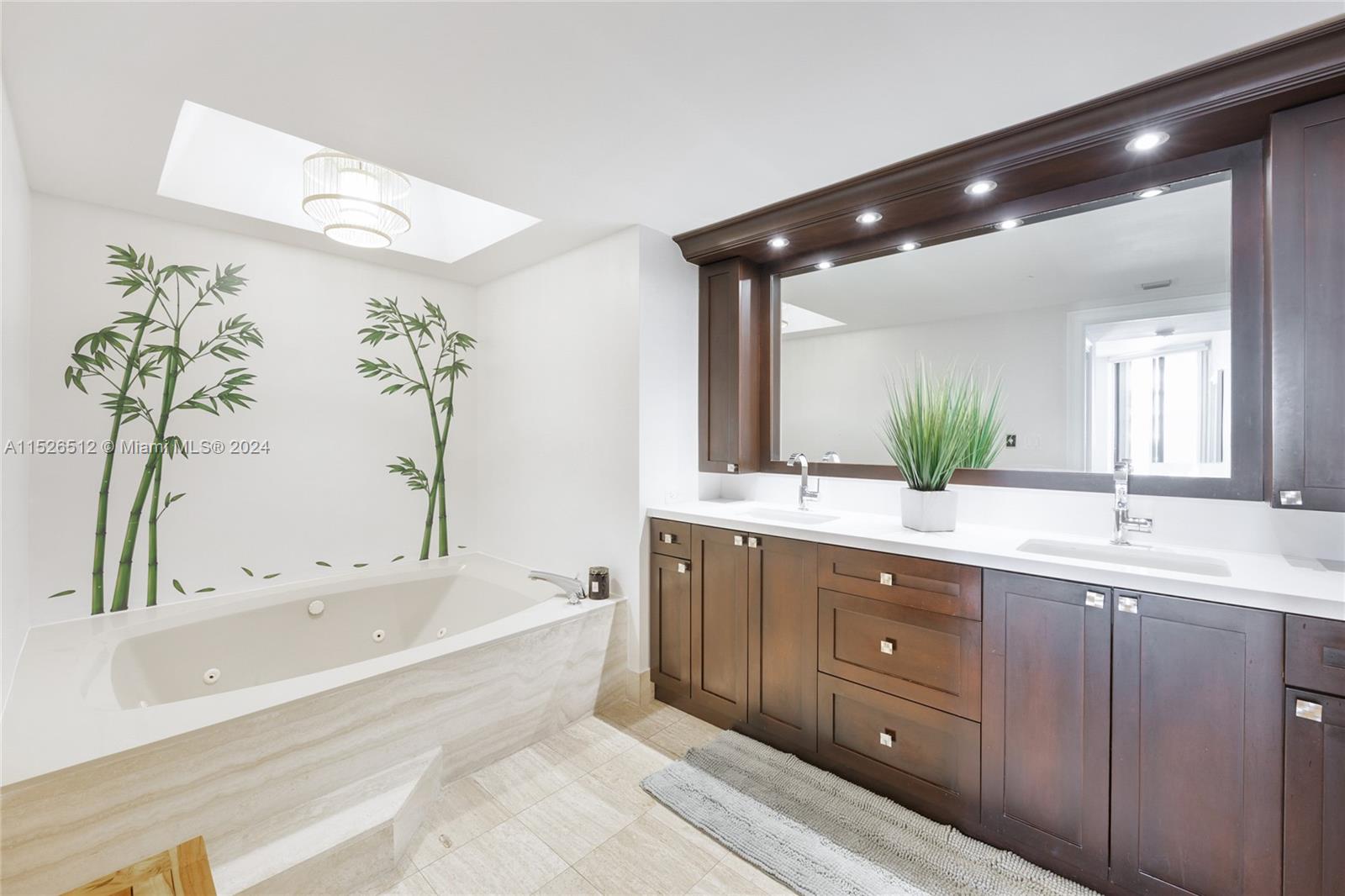 20191 Country Club Dr, Aventura, FL, 33180 United States, 2 Bedrooms Bedrooms, ,2 BathroomsBathrooms,Residential,For Sale,Country Club Dr,A11526512