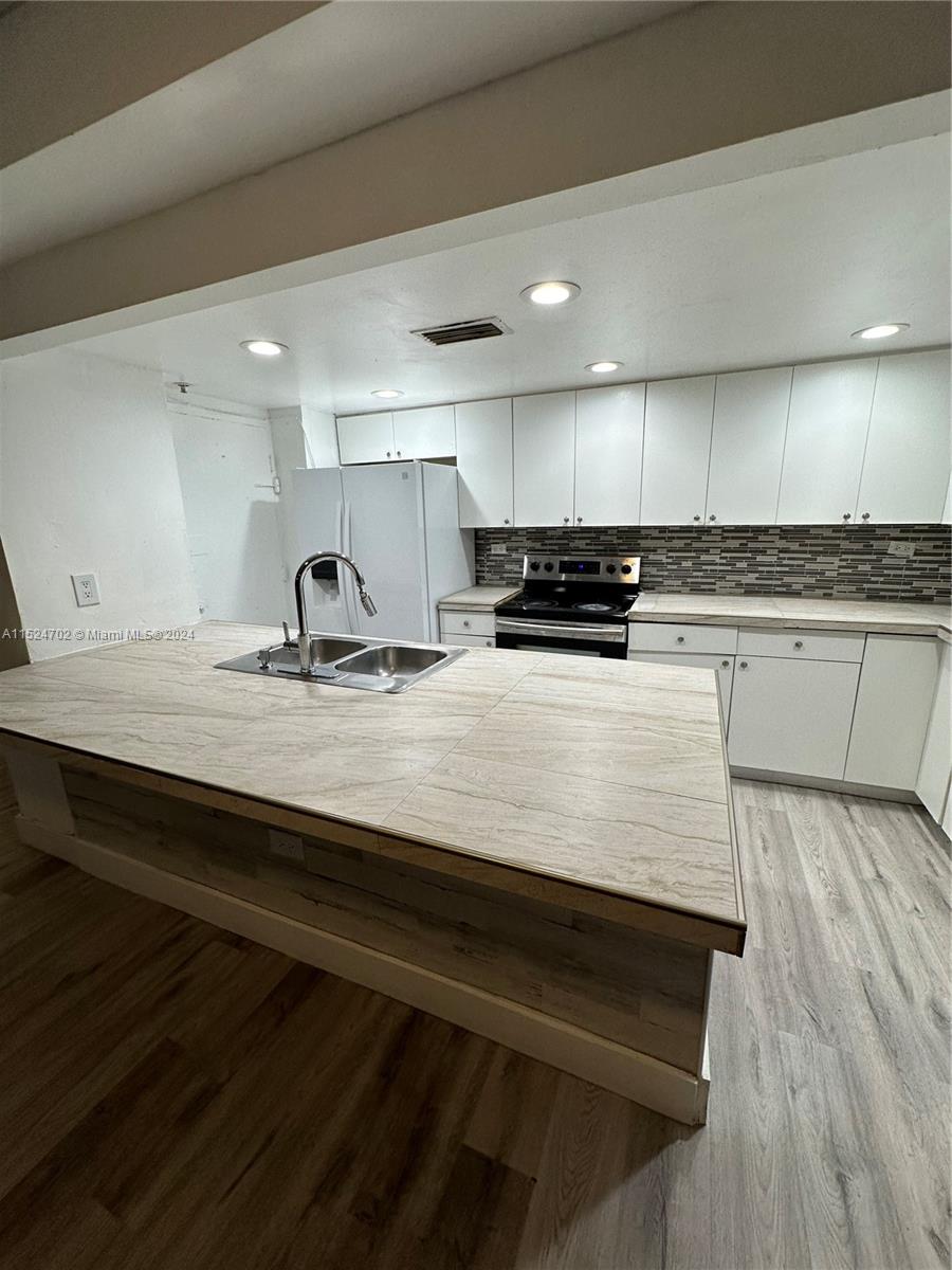 7545 E Treasure Dr 9H, North Bay Village, Florida 33141, 3 Bedrooms Bedrooms, ,2 BathroomsBathrooms,Residential,For Sale,7545 E Treasure Dr 9H,A11524702