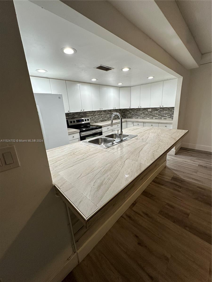 7545 E Treasure Dr 9H, North Bay Village, Florida 33141, 3 Bedrooms Bedrooms, ,2 BathroomsBathrooms,Residential,For Sale,7545 E Treasure Dr 9H,A11524702