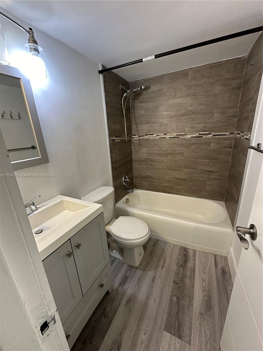 7545 E Treasure Dr 9H, North Bay Village, Florida 33141, 3 Bedrooms Bedrooms, ,2 BathroomsBathrooms,Residential,For Sale,7545 E Treasure Dr 9H,A11524702