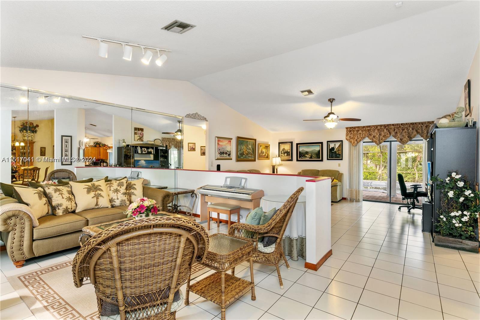 11701 NW 27th St 11701, Plantation, Florida 33323, 4 Bedrooms Bedrooms, ,2 BathroomsBathrooms,Residentiallease,For Rent,11701 NW 27th St 11701,A11517041
