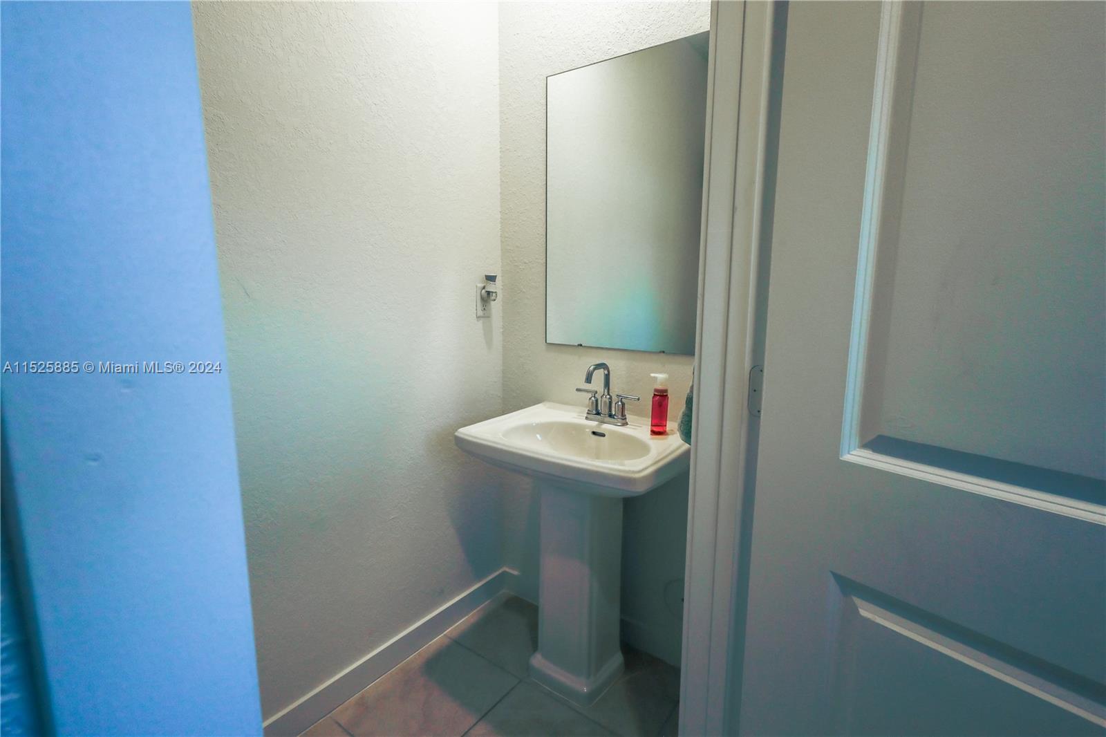 923 SE 19th St, Homestead, Florida 33034, 3 Bedrooms Bedrooms, ,2 BathroomsBathrooms,Residential,For Sale,923 SE 19th St,A11525885