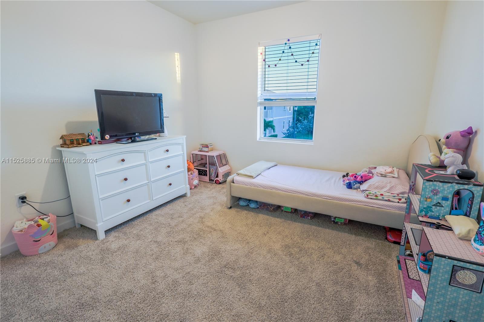 923 SE 19th St, Homestead, Florida 33034, 3 Bedrooms Bedrooms, ,2 BathroomsBathrooms,Residential,For Sale,923 SE 19th St,A11525885