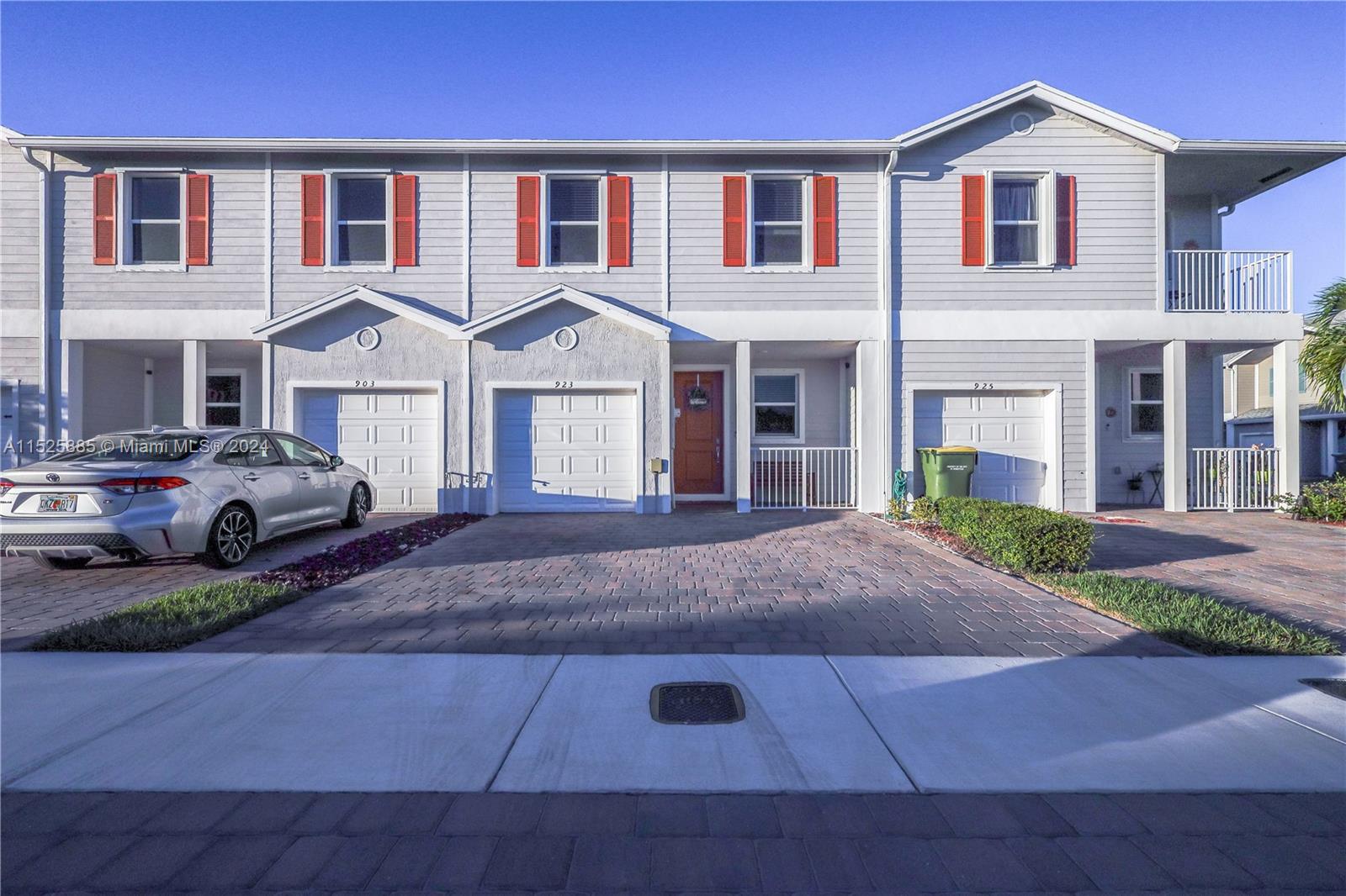 923 SE 19th St, Homestead, Florida 33034, 3 Bedrooms Bedrooms, ,2 BathroomsBathrooms,Residential,For Sale,923 SE 19th St,A11525885