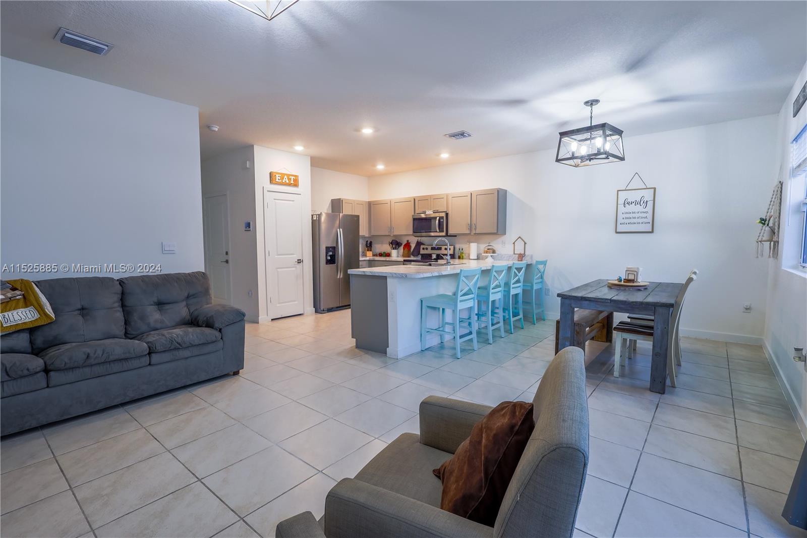 923 SE 19th St, Homestead, Florida 33034, 3 Bedrooms Bedrooms, ,2 BathroomsBathrooms,Residential,For Sale,923 SE 19th St,A11525885