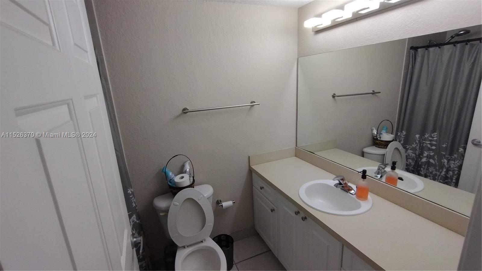 4902 Washington St 7, Hollywood, Florida 33021, 2 Bedrooms Bedrooms, ,2 BathroomsBathrooms,Residentiallease,For Rent,4902 Washington St 7,A11526370