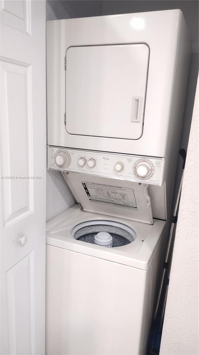 4902 Washington St 7, Hollywood, Florida 33021, 2 Bedrooms Bedrooms, ,2 BathroomsBathrooms,Residentiallease,For Rent,4902 Washington St 7,A11526370