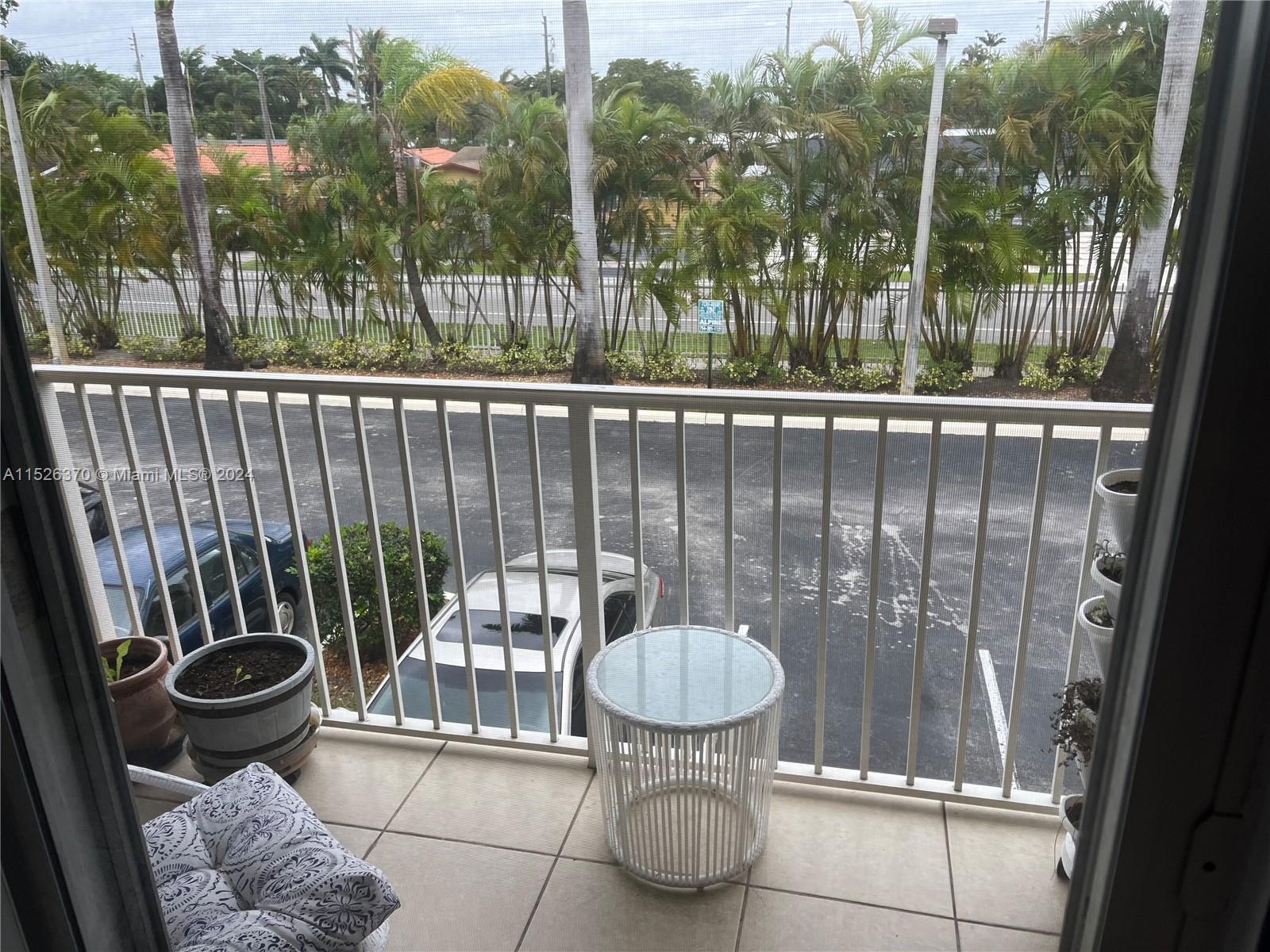 4902 Washington St 7, Hollywood, Florida 33021, 2 Bedrooms Bedrooms, ,2 BathroomsBathrooms,Residentiallease,For Rent,4902 Washington St 7,A11526370