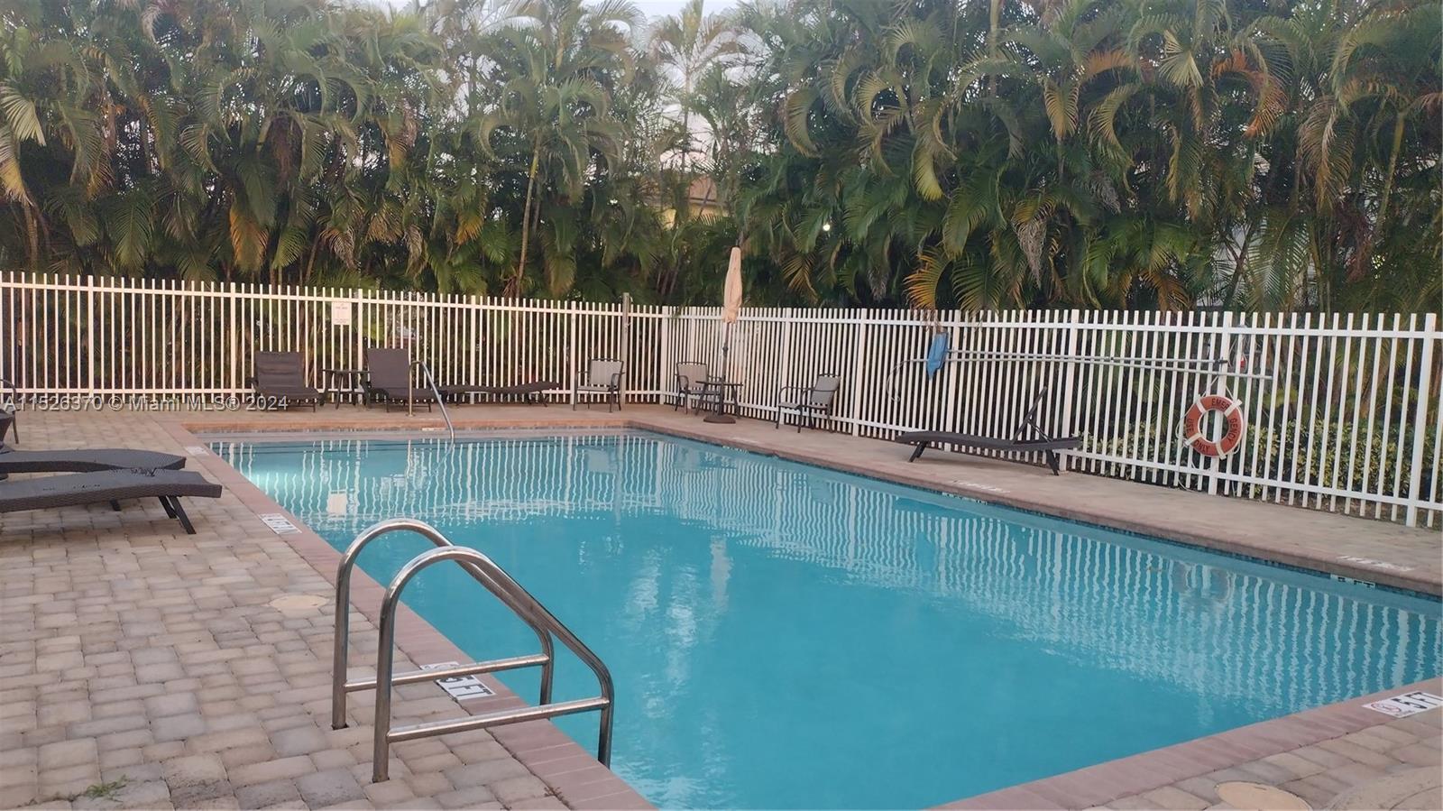 4902 Washington St 7, Hollywood, Florida 33021, 2 Bedrooms Bedrooms, ,2 BathroomsBathrooms,Residentiallease,For Rent,4902 Washington St 7,A11526370