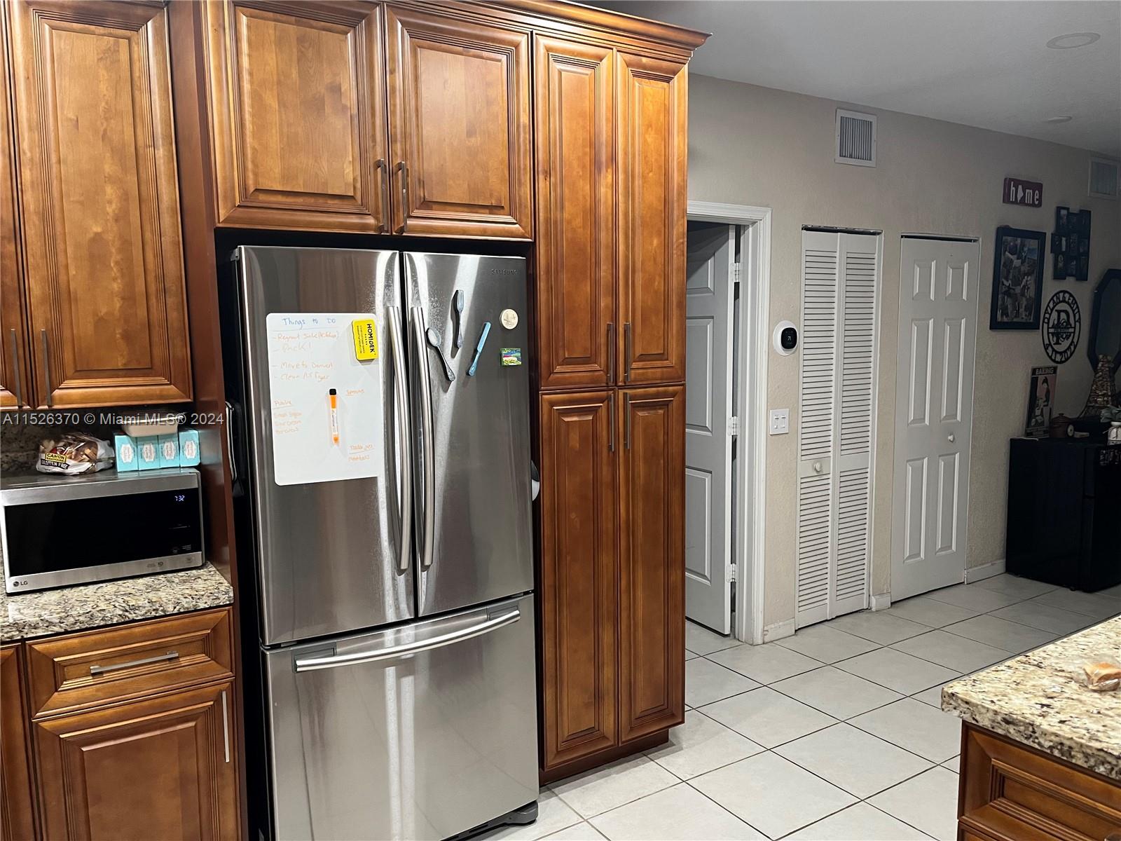 4902 Washington St 7, Hollywood, Florida 33021, 2 Bedrooms Bedrooms, ,2 BathroomsBathrooms,Residentiallease,For Rent,4902 Washington St 7,A11526370