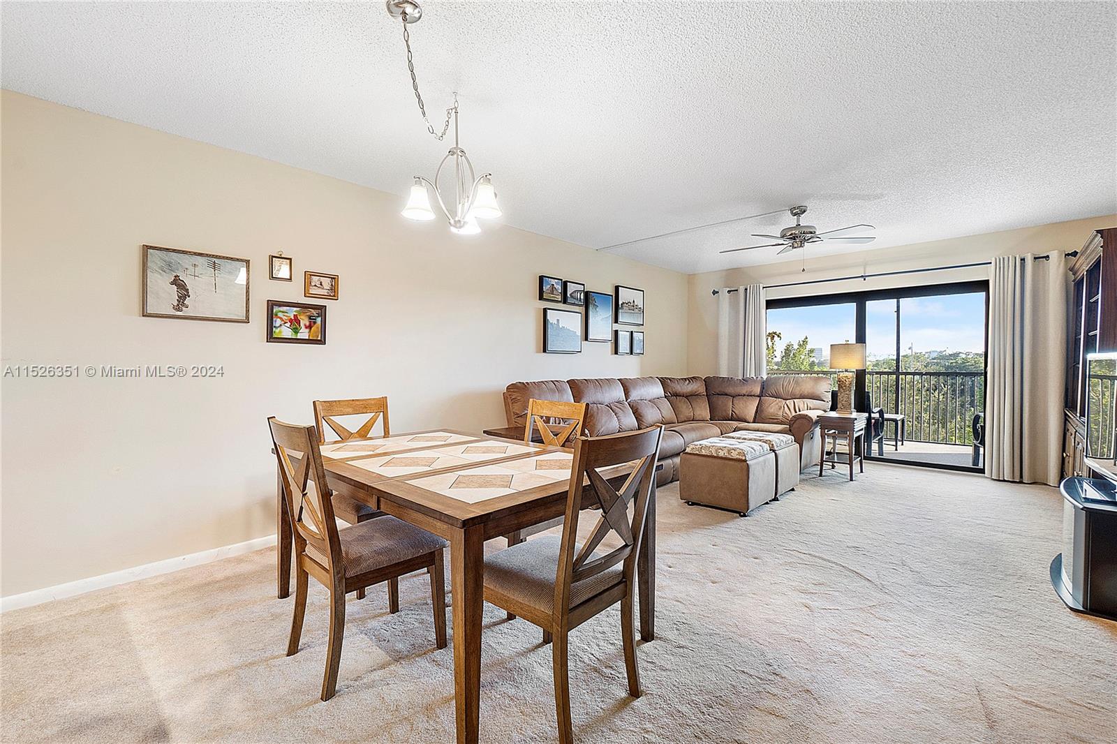 Huge Primary Bedroom with 2 large walk-in closets