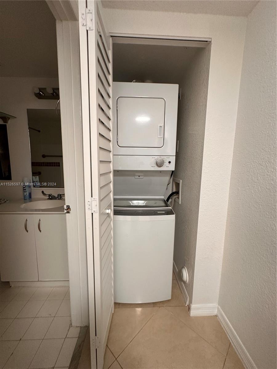 816 NW 11th St 303, Miami, Florida 33136, 1 Bedroom Bedrooms, ,1 BathroomBathrooms,Residential,For Sale,816 NW 11th St 303,A11526597