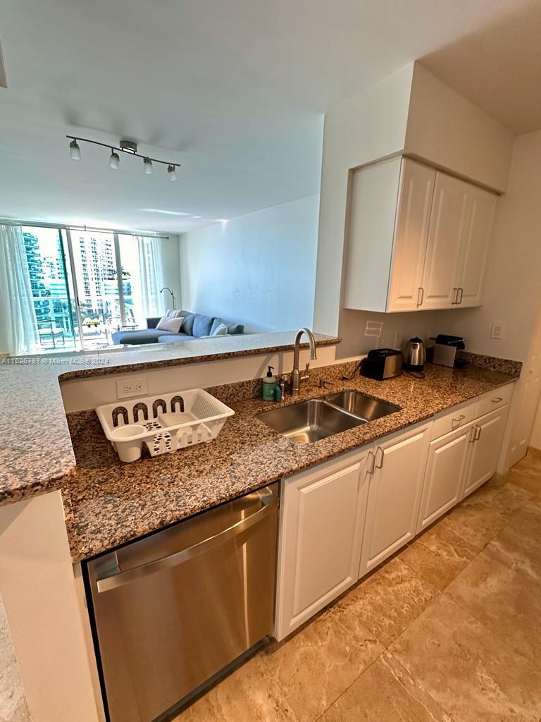 1155 Brickell Bay Dr 805, Miami, Florida 33131, 1 Bedroom Bedrooms, ,1 BathroomBathrooms,Residentiallease,For Rent,1155 Brickell Bay Dr 805,A11526787