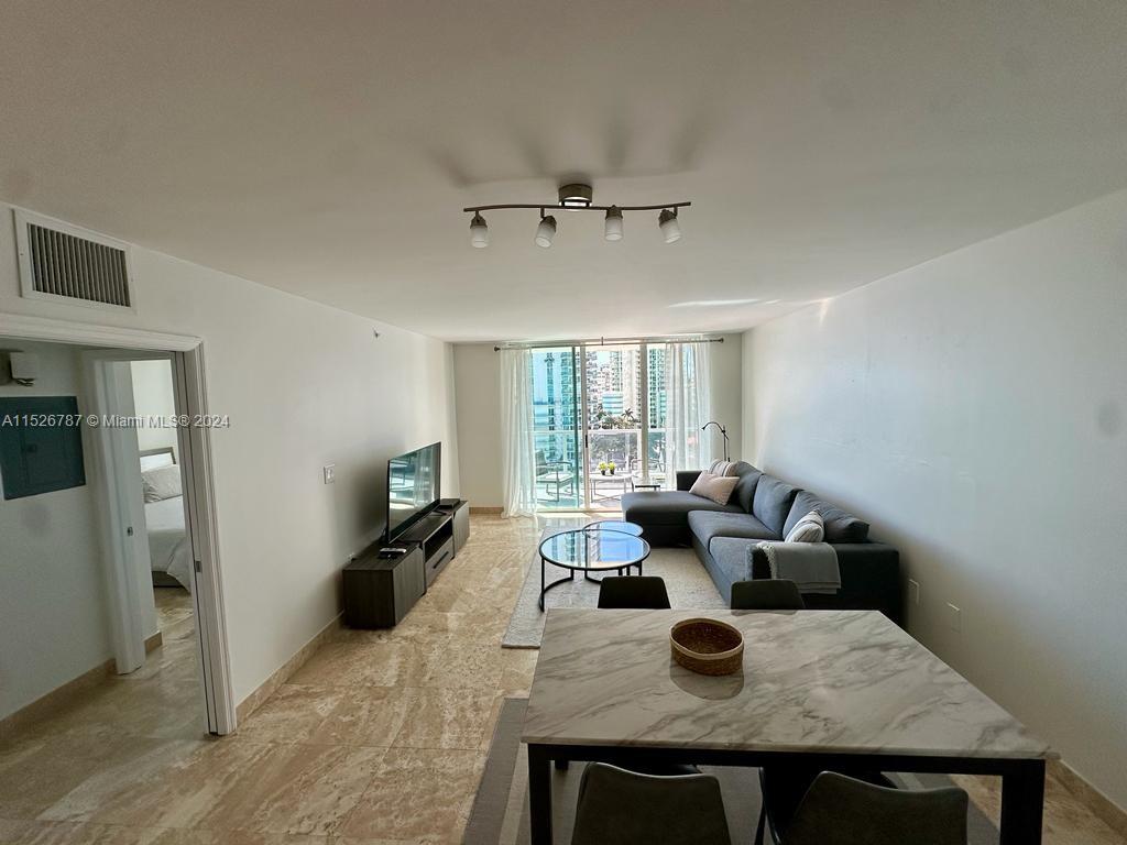 1155 Brickell Bay Dr 805, Miami, Florida 33131, 1 Bedroom Bedrooms, ,1 BathroomBathrooms,Residentiallease,For Rent,1155 Brickell Bay Dr 805,A11526787