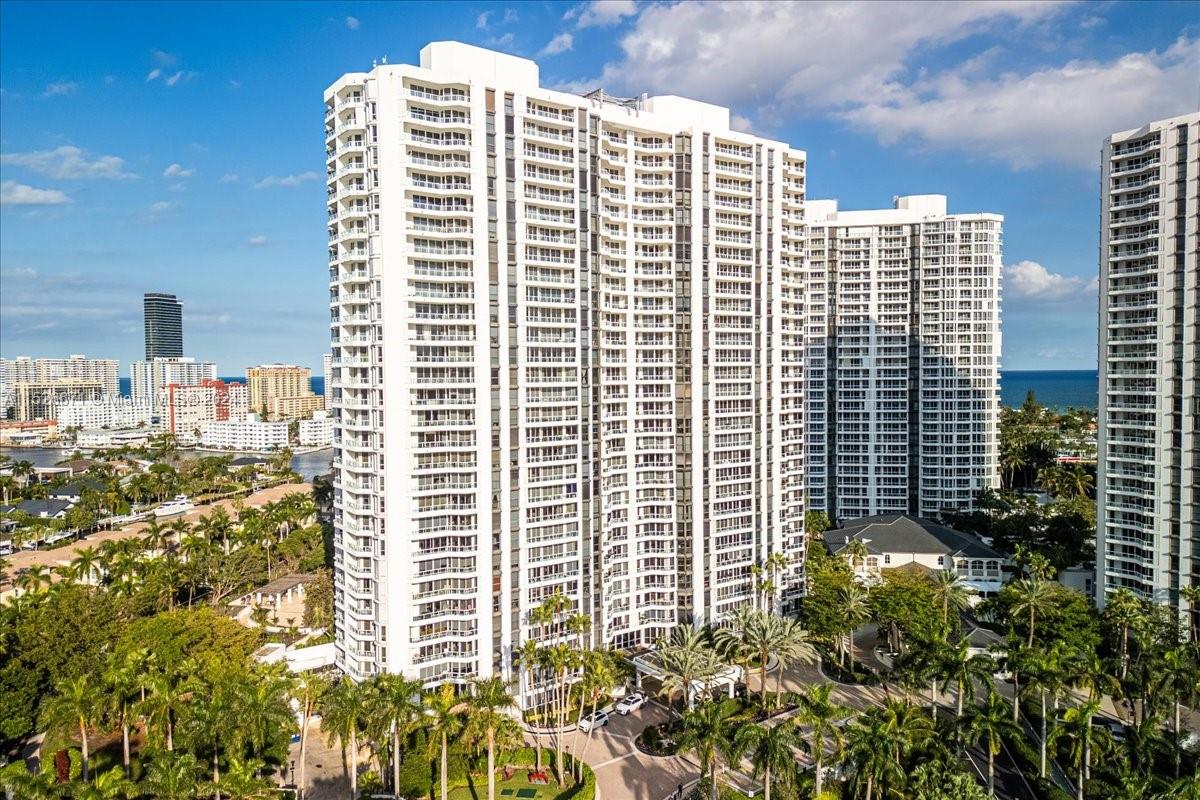 21205  Yacht Club Dr #308 For Sale A11526671, FL