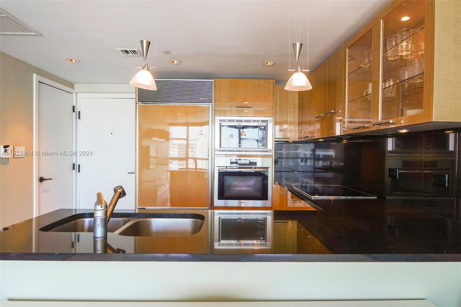 6801 Collins Ave 1214(door1203), Miami Beach, Florida 33141, 1 Bedroom Bedrooms, ,1 BathroomBathrooms,Residential,For Sale,6801 Collins Ave 1214(door1203),A11523864