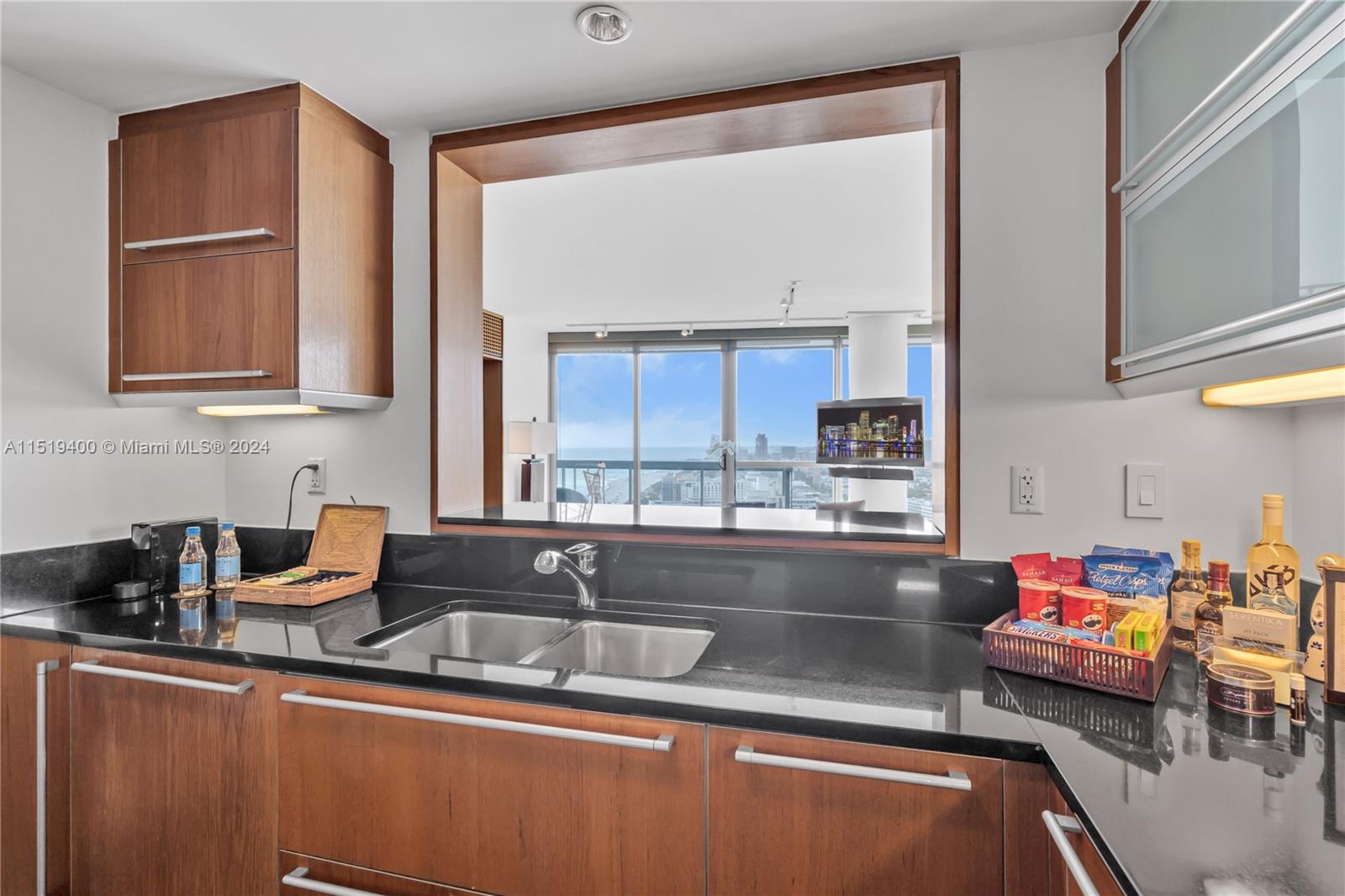 101 20th St, Miami Beach, FL, 33139 United States, 2 Bedrooms Bedrooms, ,2 BathroomsBathrooms,Residential,For Sale,20th St,A11519400