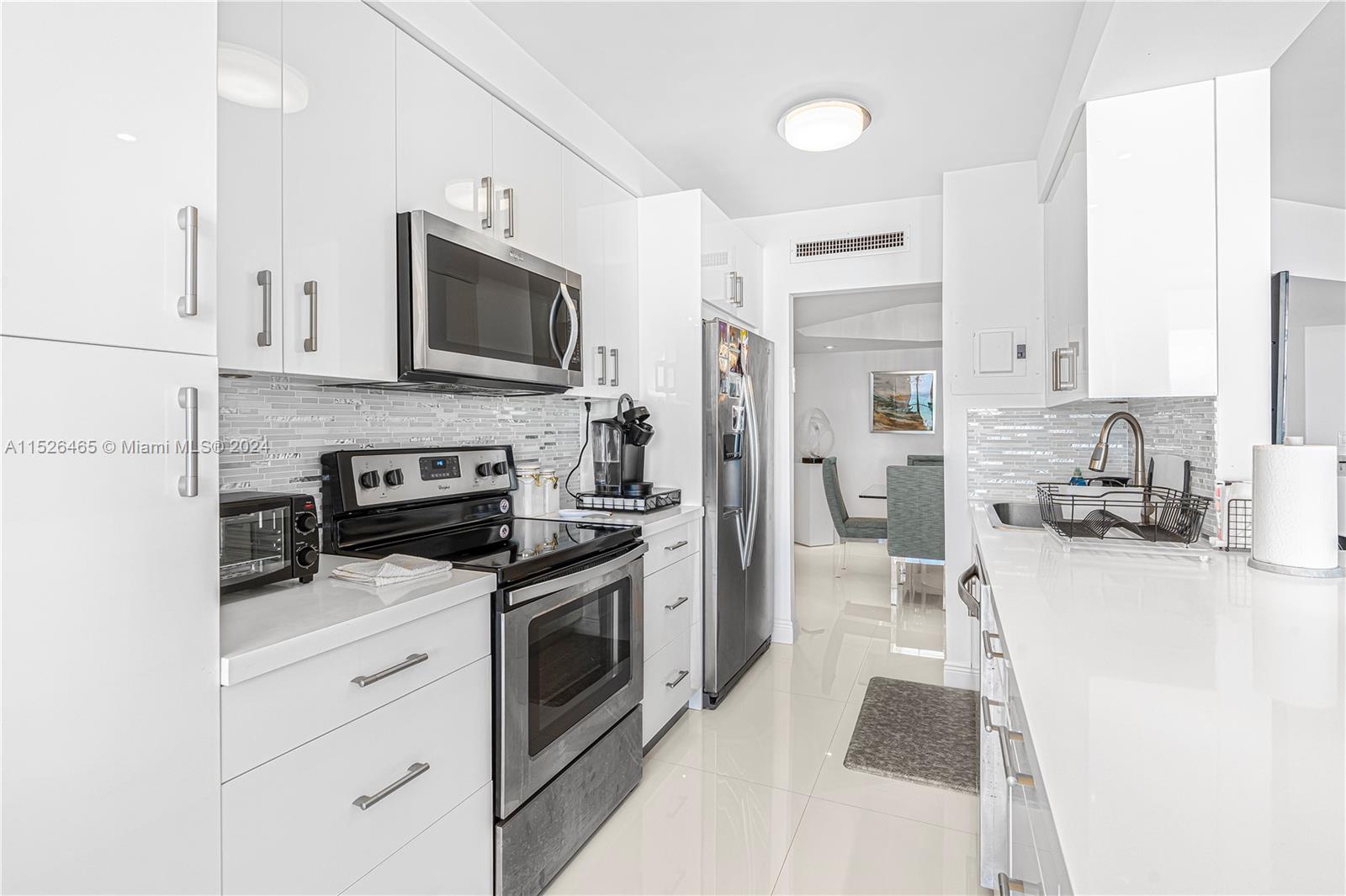 19707 Turnberry Way, Aventura, FL, 33180 United States, 3 Bedrooms Bedrooms, ,2 BathroomsBathrooms,Residential,For Sale,Turnberry Way,A11526465