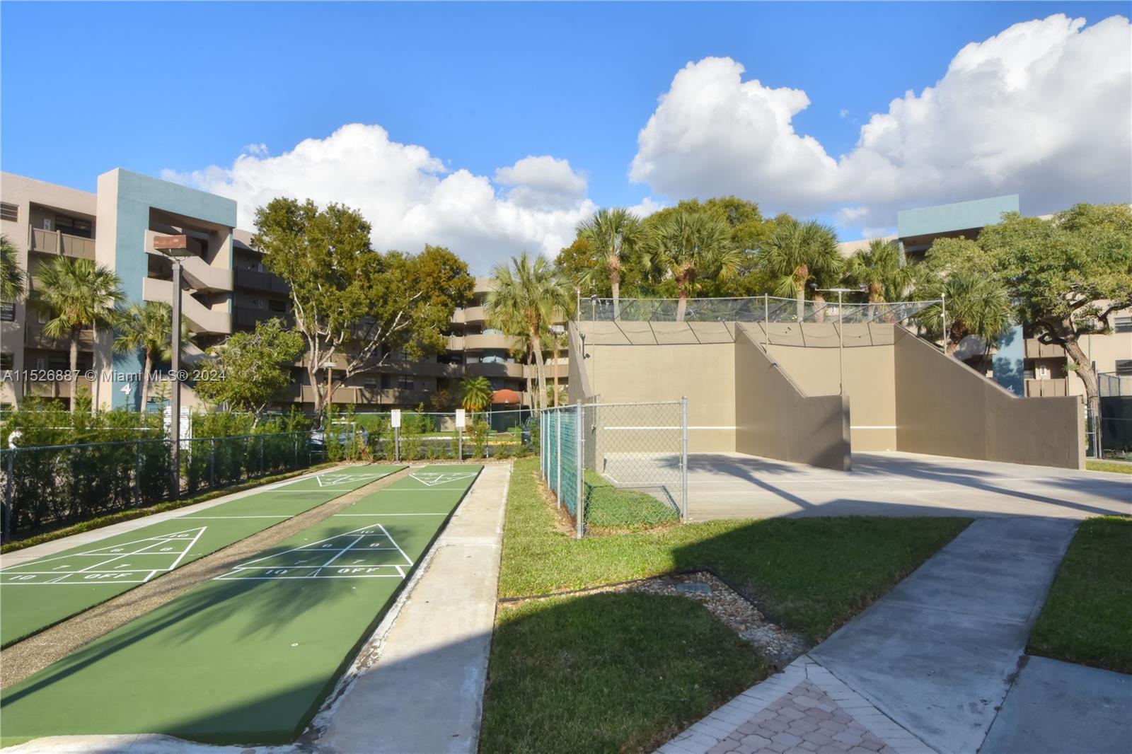 1100 Colony Point Cir 503, Pembroke Pines, Florida 33026, 2 Bedrooms Bedrooms, ,2 BathroomsBathrooms,Residential,For Sale,1100 Colony Point Cir 503,A11526887