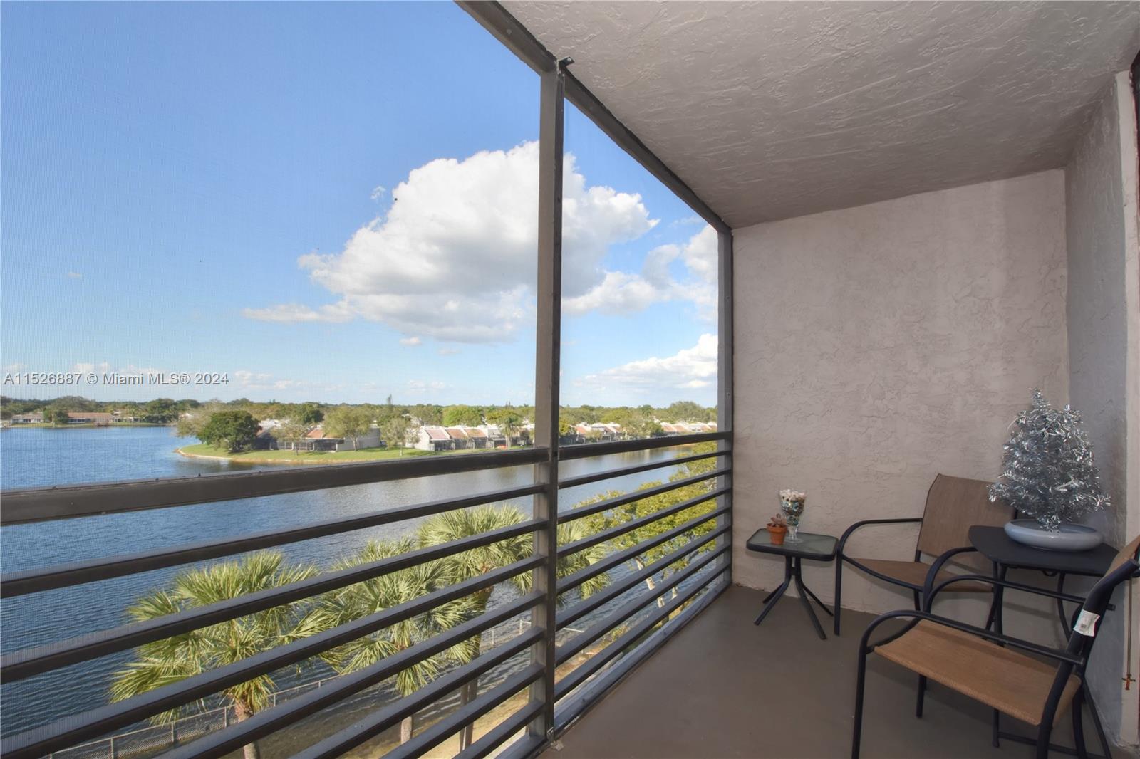 1100 Colony Point Cir 503, Pembroke Pines, Florida 33026, 2 Bedrooms Bedrooms, ,2 BathroomsBathrooms,Residential,For Sale,1100 Colony Point Cir 503,A11526887