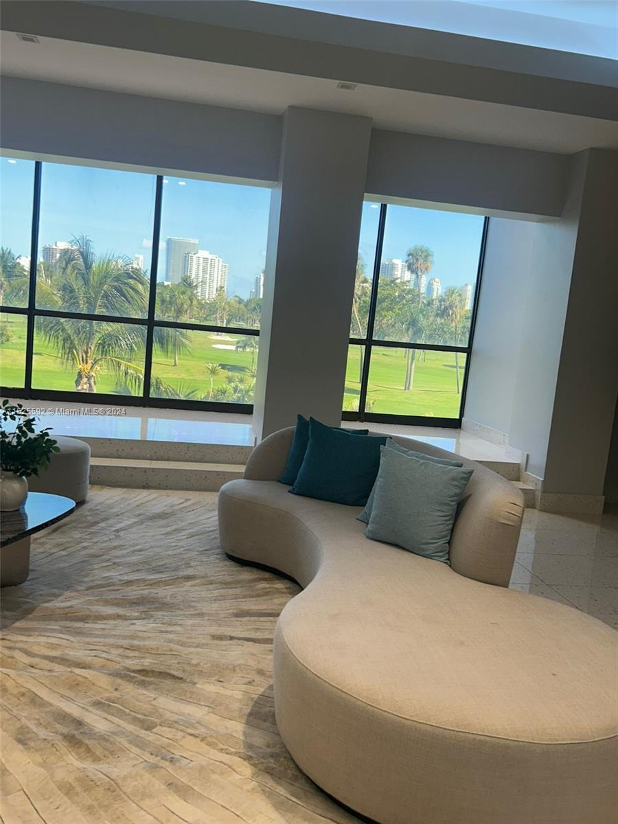 20313 W Country Club Dr L2, Aventura, Florida 33180, 1 Bedroom Bedrooms, ,1 BathroomBathrooms,Residentiallease,For Rent,20313 W Country Club Dr L2,A11525592