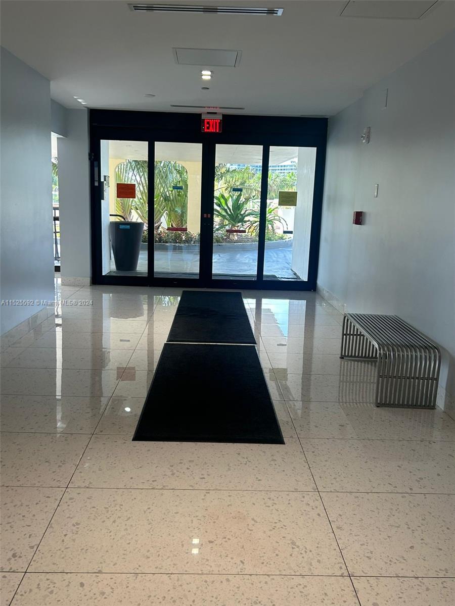 20313 W Country Club Dr L2, Aventura, Florida 33180, 1 Bedroom Bedrooms, ,1 BathroomBathrooms,Residentiallease,For Rent,20313 W Country Club Dr L2,A11525592