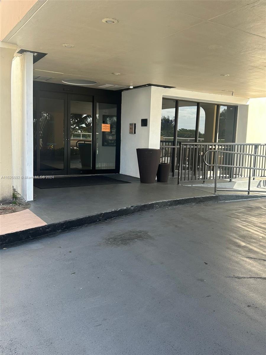 20313 W Country Club Dr L2, Aventura, Florida 33180, 1 Bedroom Bedrooms, ,1 BathroomBathrooms,Residentiallease,For Rent,20313 W Country Club Dr L2,A11525592