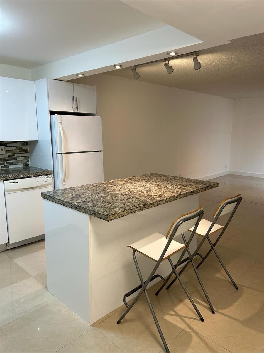 20313 W Country Club Dr L2, Aventura, Florida 33180, 1 Bedroom Bedrooms, ,1 BathroomBathrooms,Residentiallease,For Rent,20313 W Country Club Dr L2,A11525592