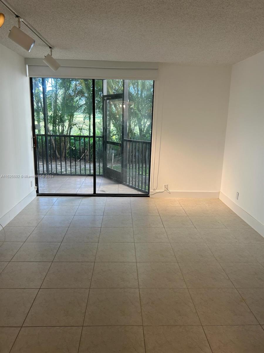 20313 W Country Club Dr L2, Aventura, Florida 33180, 1 Bedroom Bedrooms, ,1 BathroomBathrooms,Residentiallease,For Rent,20313 W Country Club Dr L2,A11525592