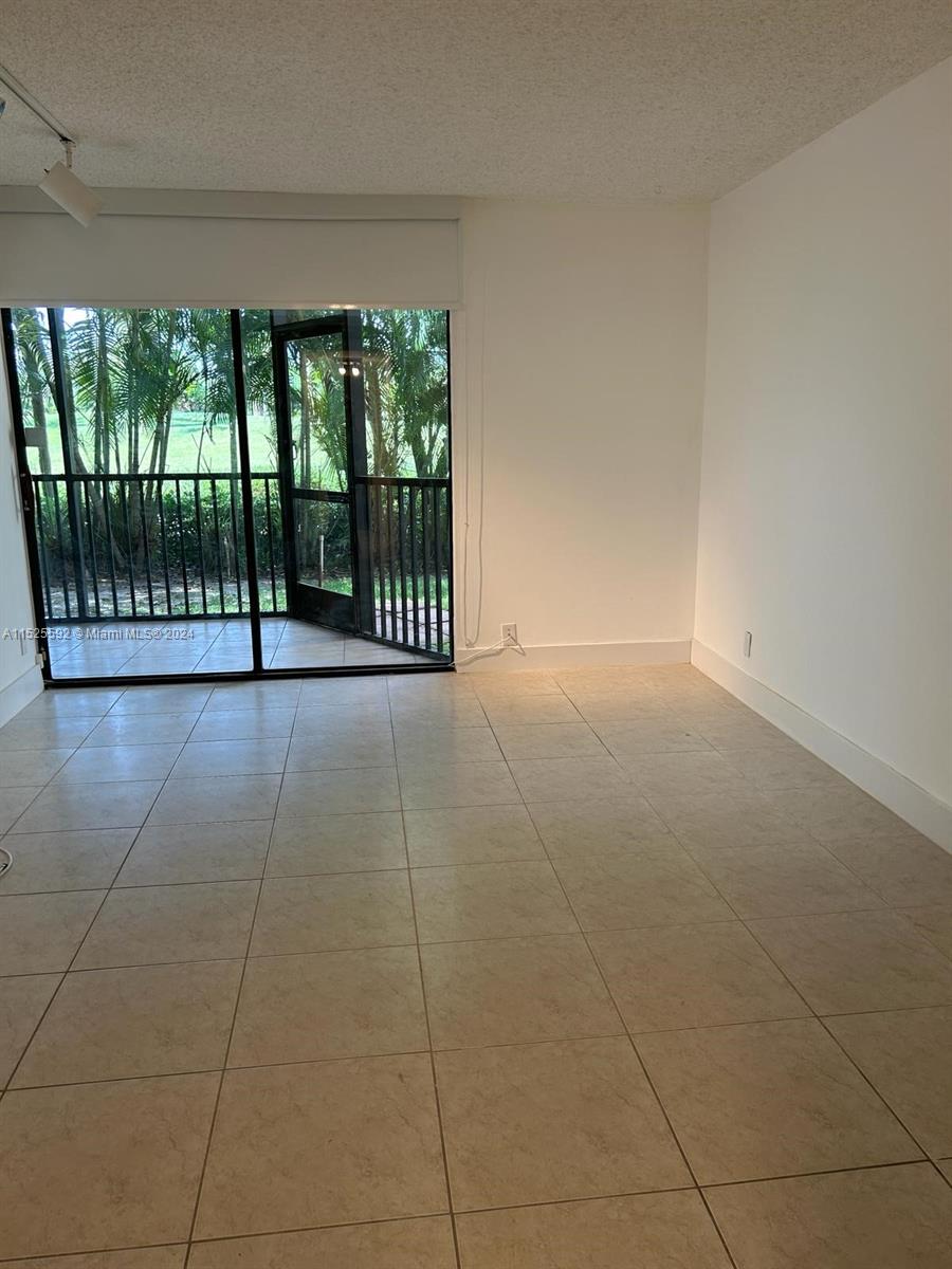 20313 W Country Club Dr L2, Aventura, Florida 33180, 1 Bedroom Bedrooms, ,1 BathroomBathrooms,Residentiallease,For Rent,20313 W Country Club Dr L2,A11525592