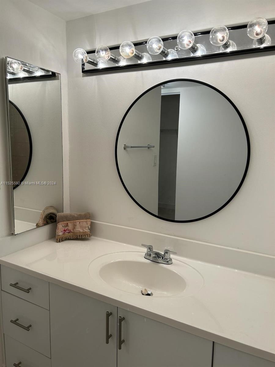 20313 W Country Club Dr L2, Aventura, Florida 33180, 1 Bedroom Bedrooms, ,1 BathroomBathrooms,Residentiallease,For Rent,20313 W Country Club Dr L2,A11525592