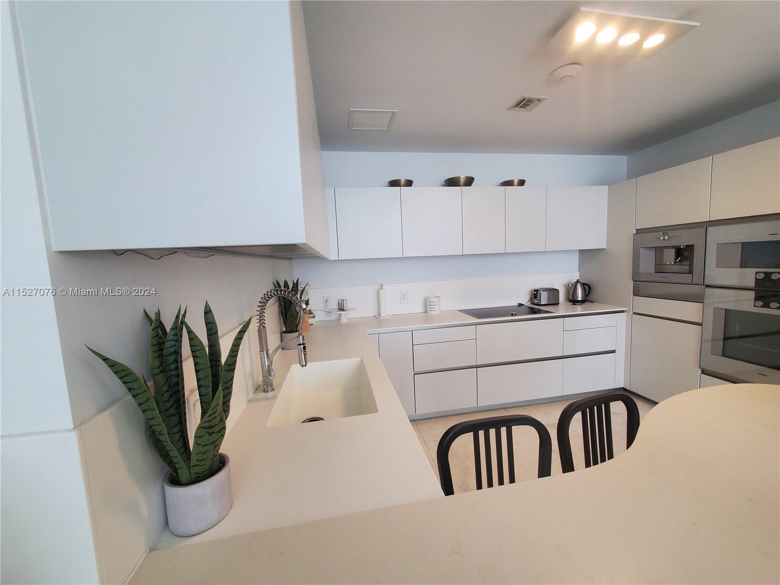 16901 Collins Ave, Sunny Isles Beach, FL, 33160 United States, 1 Bedroom Bedrooms, ,2 BathroomsBathrooms,Residential,For Sale,Collins Ave,A11527076