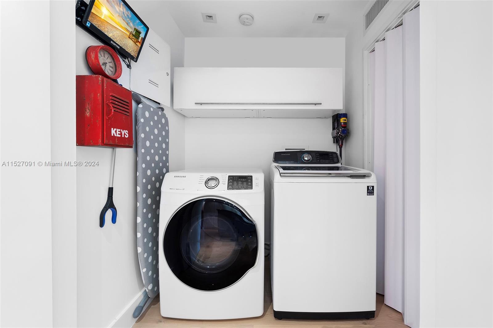 Fisher Island, FL, 33109 United States, 2 Bedrooms Bedrooms, ,2 BathroomsBathrooms,Residential,For Sale,A11527091